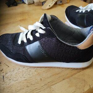 tommy hill finger shoes